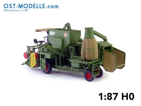 Mähdrescher E175 mit Spreusack oxidgrün
